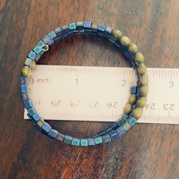 Iridescent Peacock & Wood Memory Wire Wrap Bracelet - Handmade Boho - Picture 7 of 15